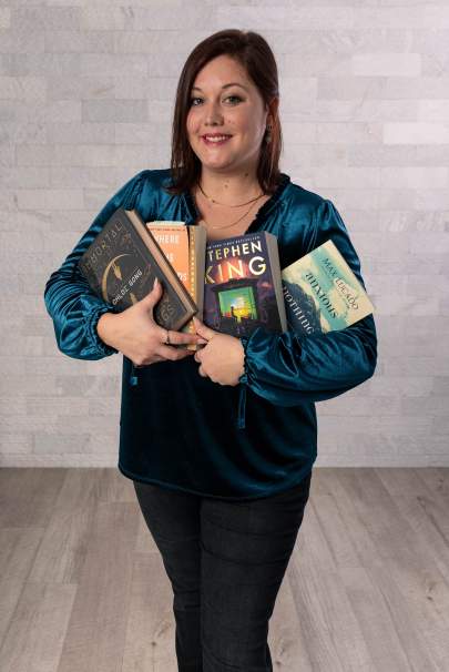 Melissa Hering holding books